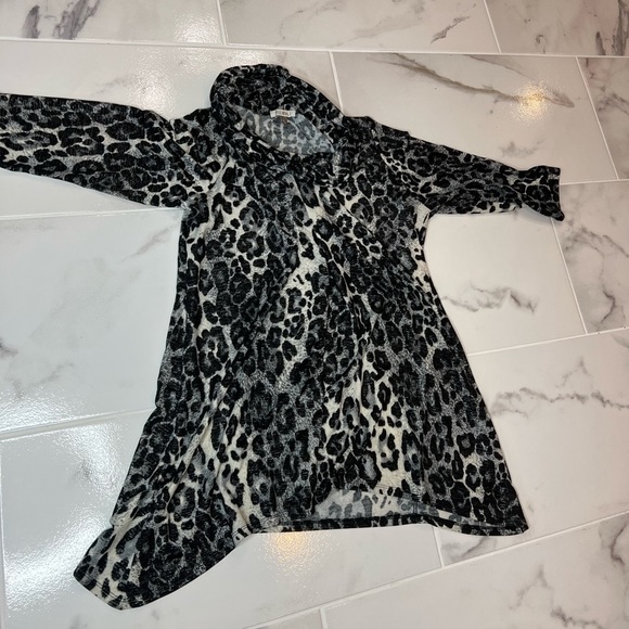 𝅺Rod & Ali tunic top - Picture 7 of 9